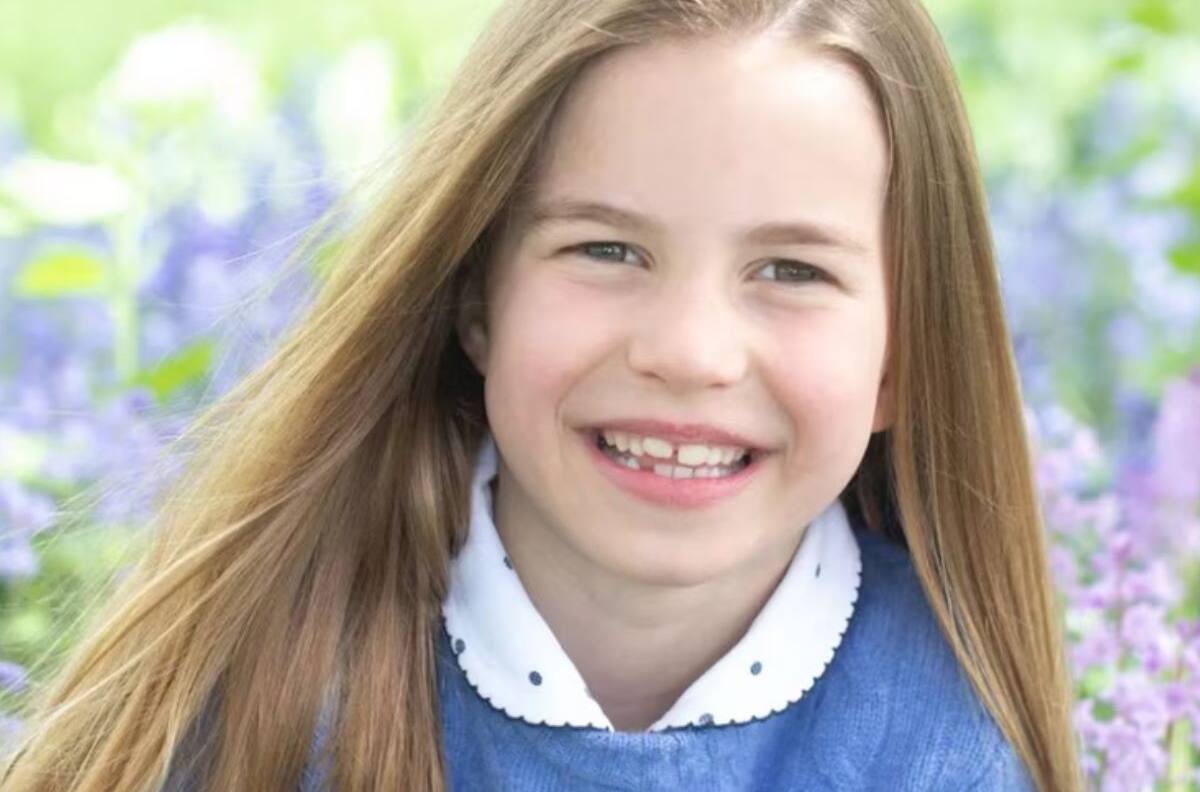 La historia detrás del vestido que usó la princesa Charlotte para la foto del Día del Padre