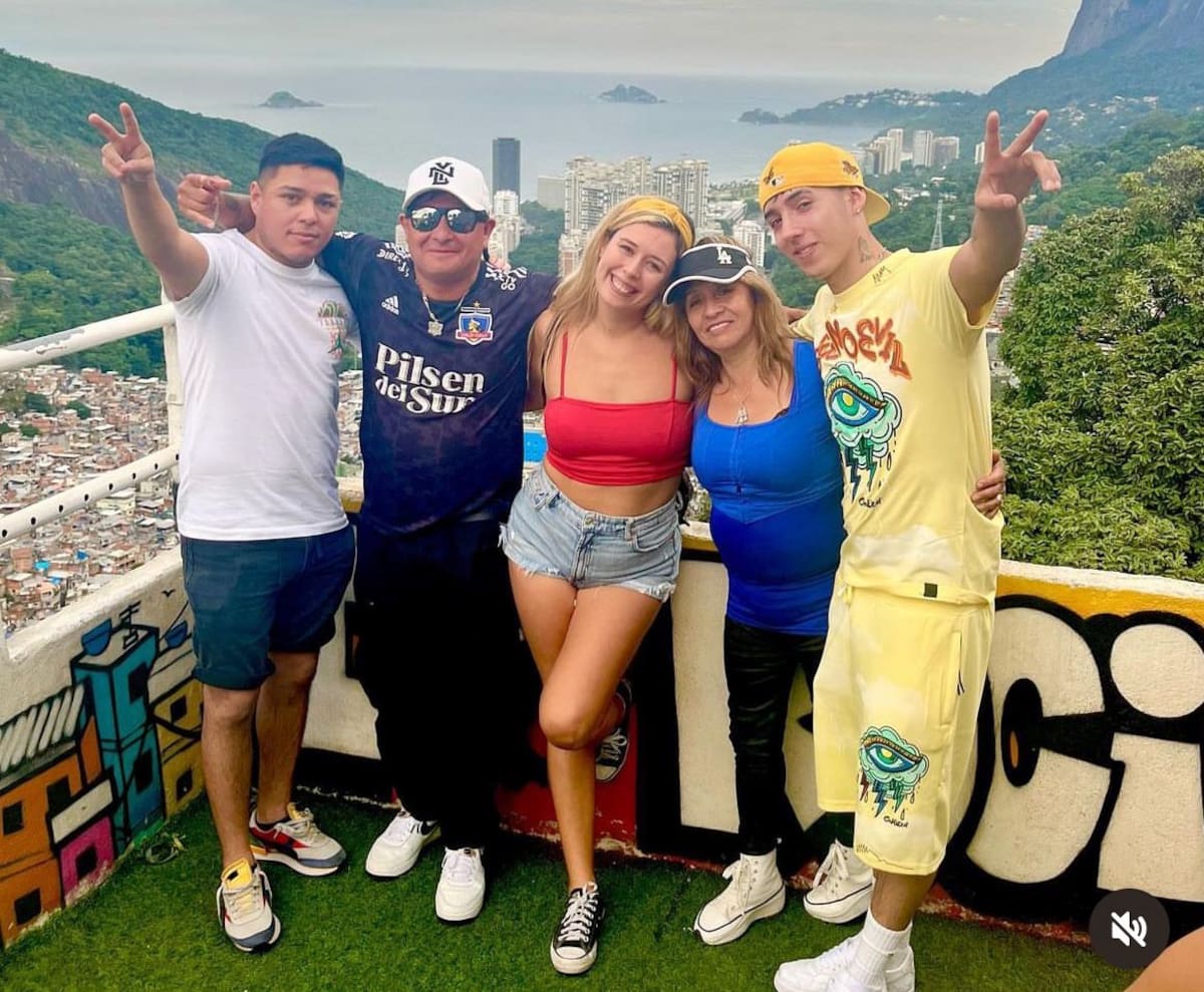 Priscila Acuña junto a Pailita y su familia en Brasil