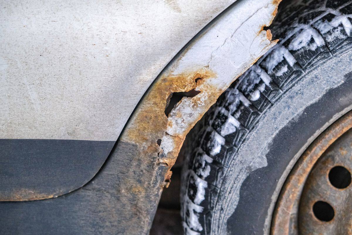 El clima marino puede afectar diversas partes del auto