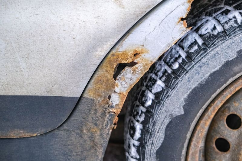 El clima marino puede afectar diversas partes del auto