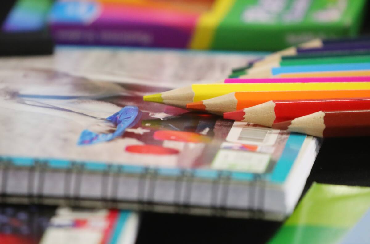 Junaeb entrega set de útiles escolares gratuitos para la vuelta a clases: quiénes pueden recibirlo y qué contienen