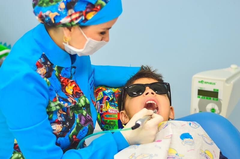 Conoce quiénes pueden acceder al Programa Salud Oral de Junaeb. Créditos: Pixabay.