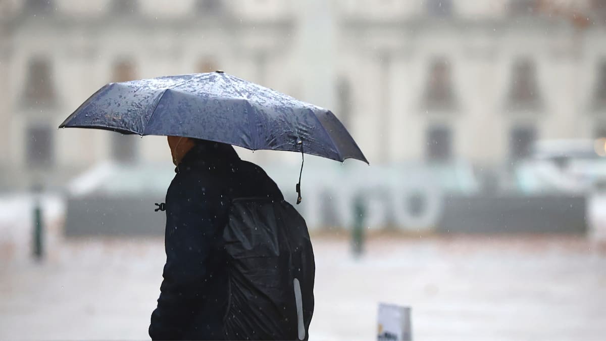 Con lluvia y solo 12 °C de máxima: este será el día más frío de la semana en Santiago