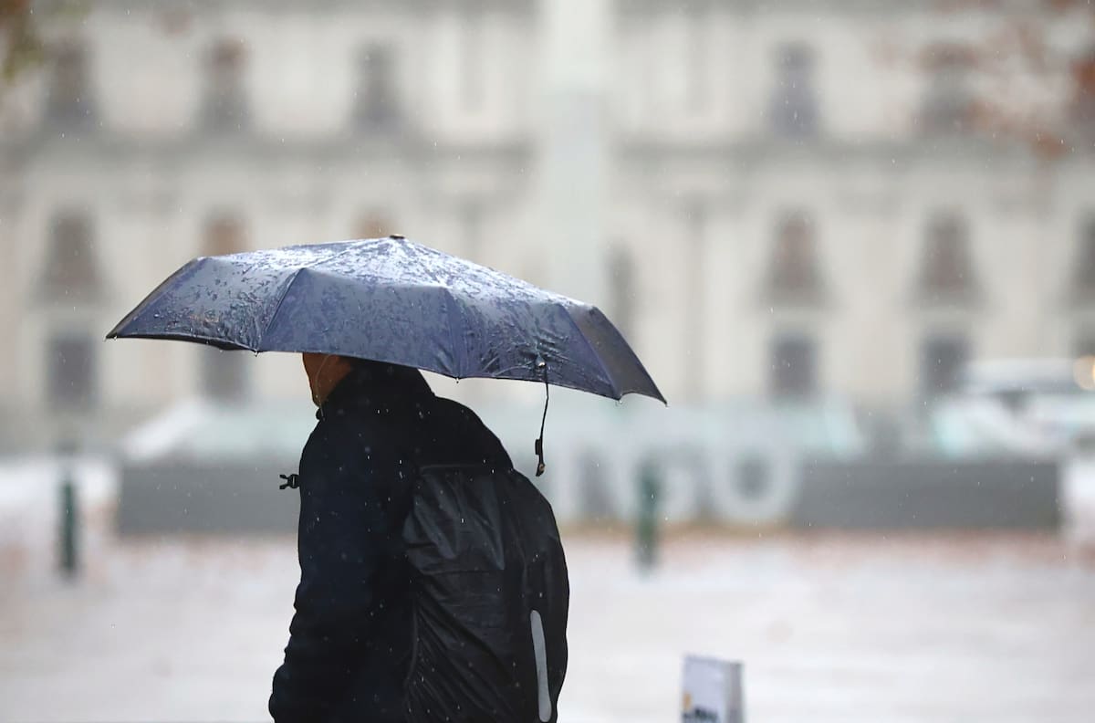 Con lluvia y solo 12 °C de máxima: este será el día más frío de la semana en Santiago