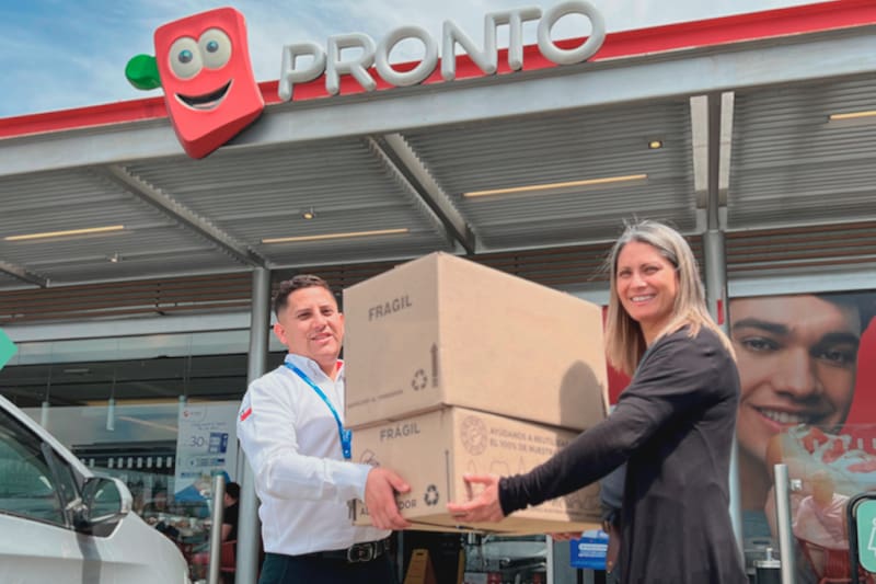 La cadena de tiendas de servicio ofrece cargos en distintas sucursales a lo largo del país.