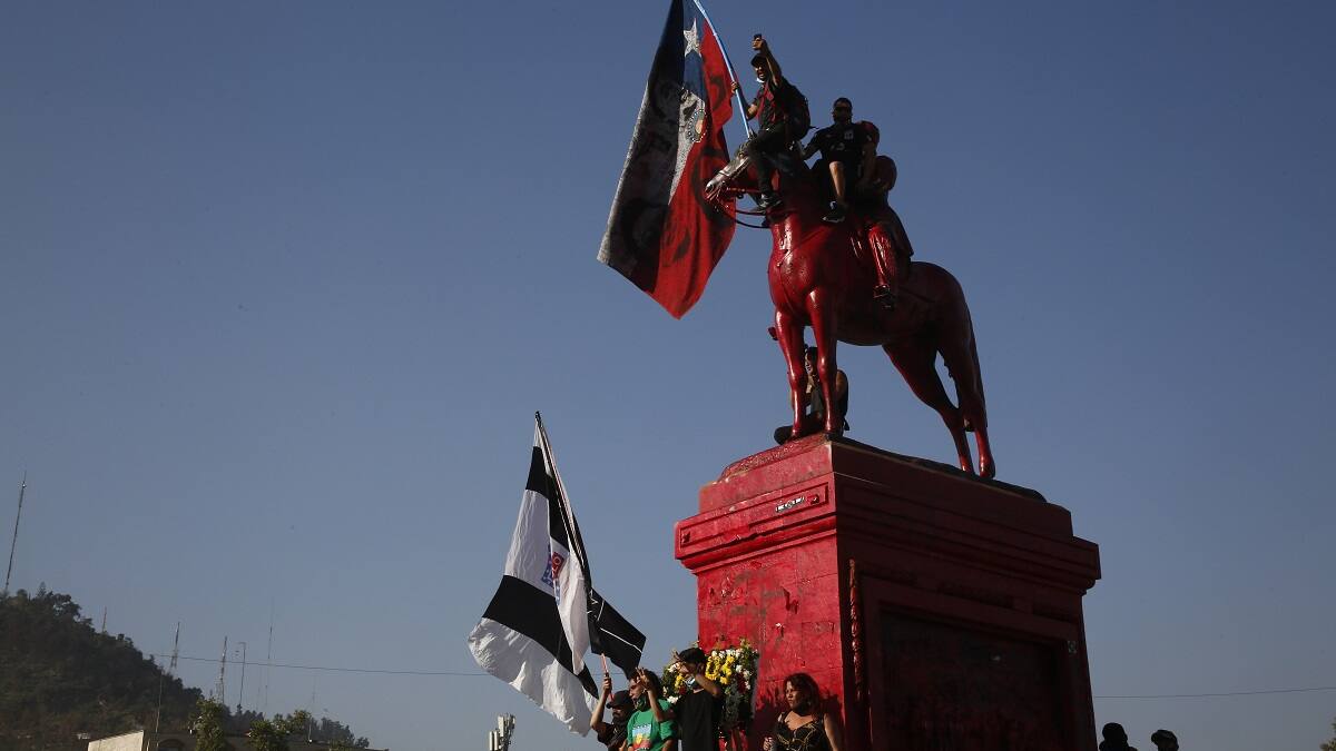 Ejército pide "trasladar" estatua de Baquedano si no se puede "garantizar" su seguridad