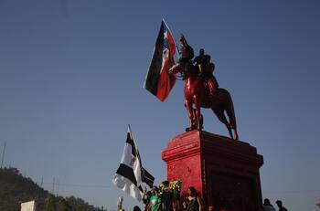 Ejército pide "trasladar" estatua de Baquedano si no se puede "garantizar" su seguridad
