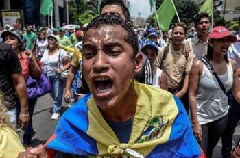 Aumenta a 13 el número de fallecidos por las protestas en Venezuela