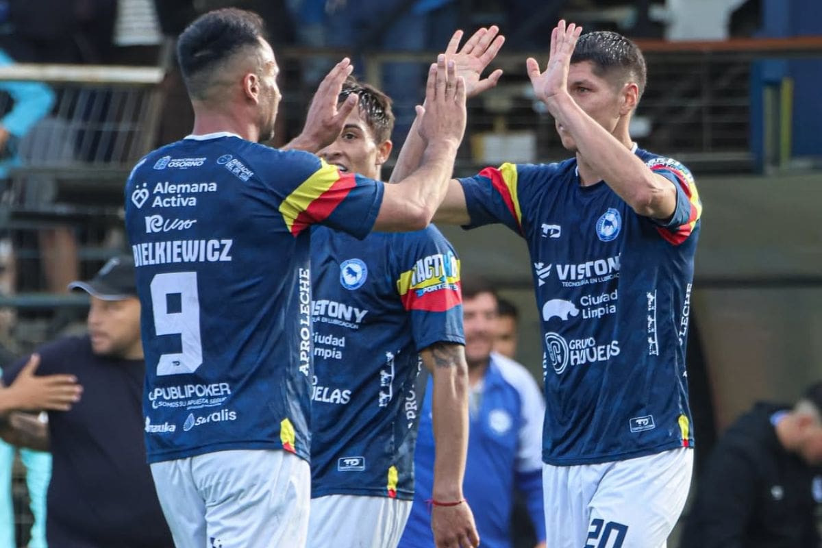 Líder de la Zona Sur de Segunda División.