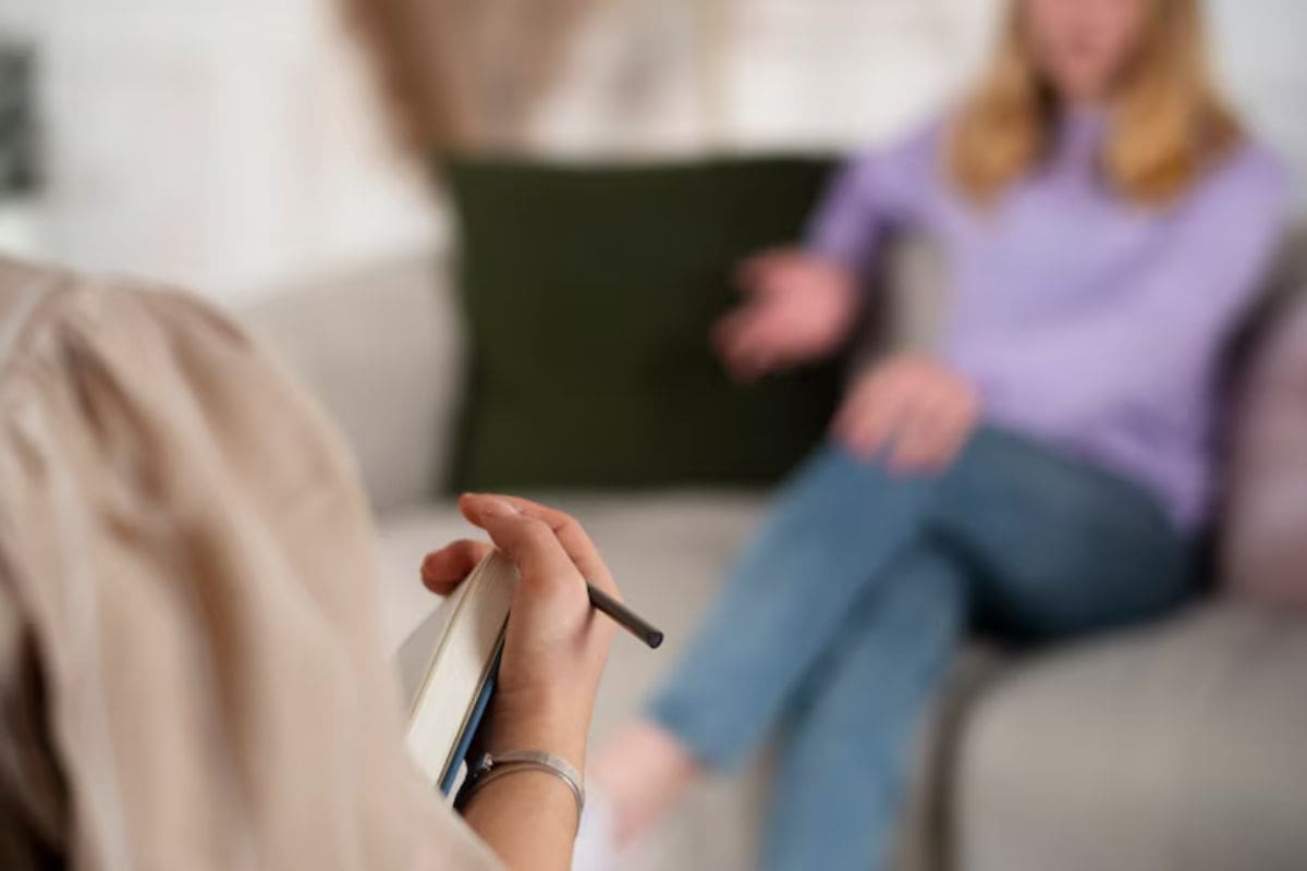 Es una conducta típica entre las personas y estos son los significados, según los expertos.
Créditos: Freepik.