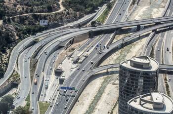 Por falla estructural: cierran importante puente en la Región Metropolitana