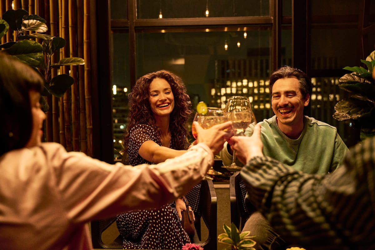 Es también un espacio ideal para el after office gracias a la excelente oferta en coctelería. Foto: Qinto Cenco Costanera.