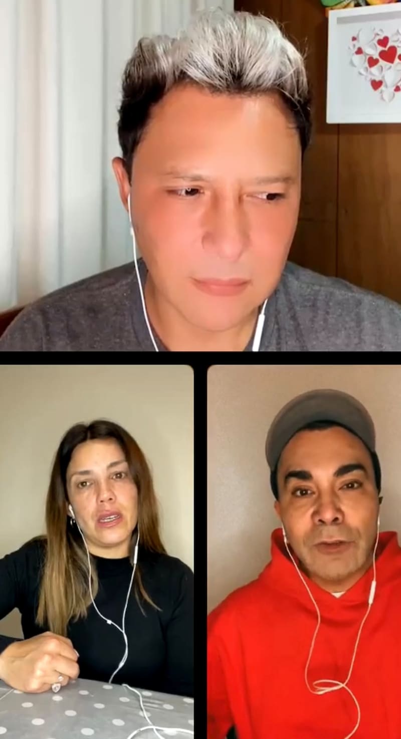 Equipo de "Qué te lo digo" hablando de Raquel Argandoña. Foto: Instagram.