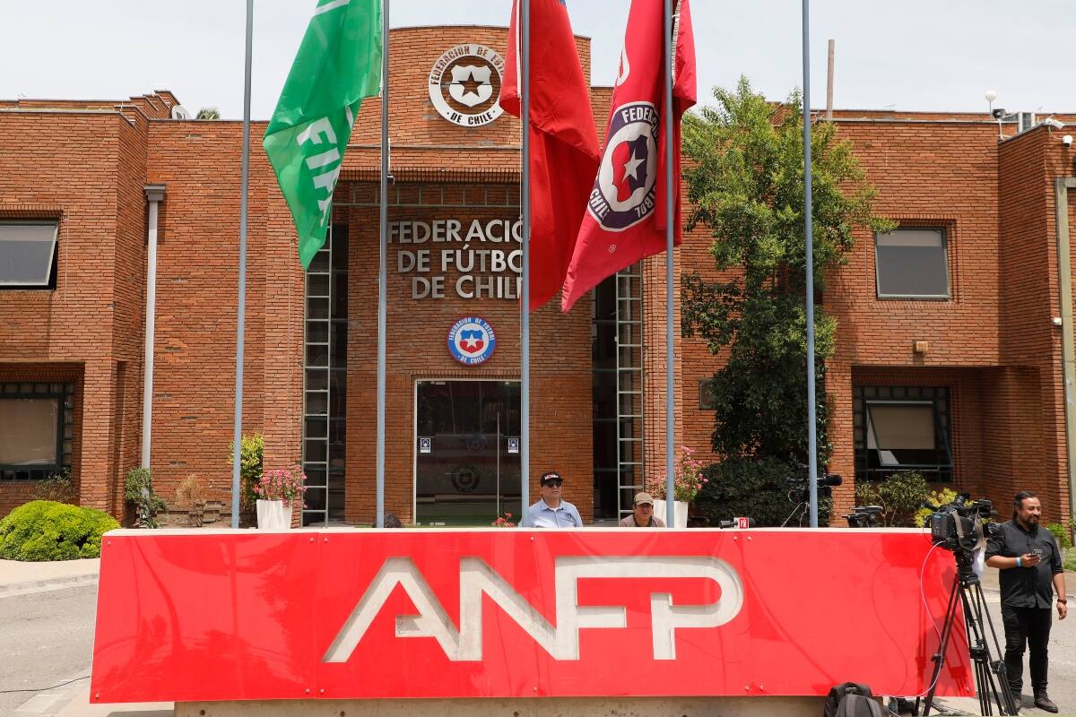 La agobiada sede del fútbol chileno. Foto: Agencia Aton.