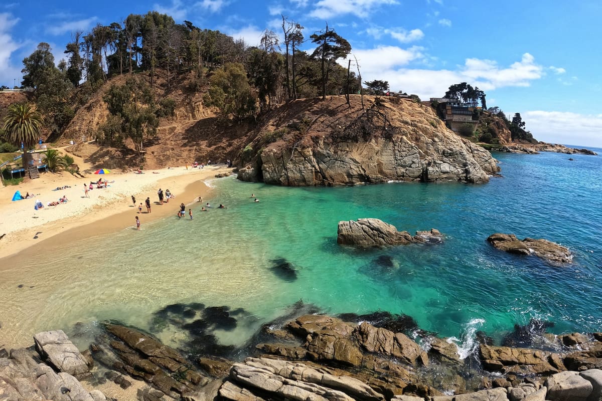 Esta bahía de aguas cristalinas ubicada en la quinta región es perfecta para escapar del estrés de la vida cotidiana. Créditos: Quintero Histórico.