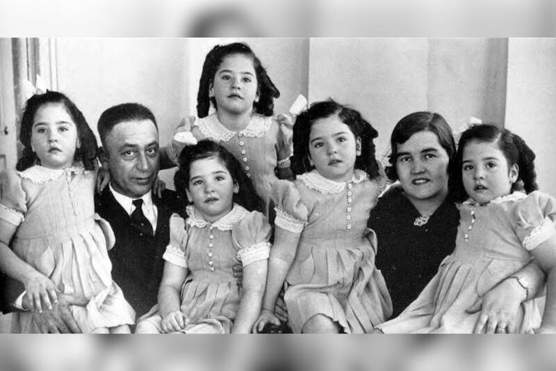 Las niñas fueron exhibidas en un parque de atracciones, donde más de 6.000 personas llegaban a diario a observarlas.