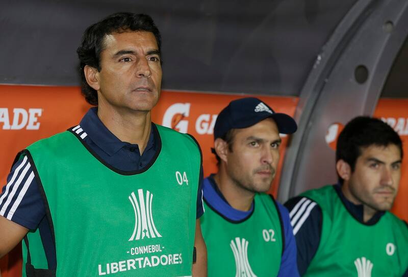 El entrenador de Universidad de Chile Esteban Valencia en accion durante el partido por copa libertadores disputado en el estadio Juan Domingo Peron de Avellaneda, Argentina. Photosport