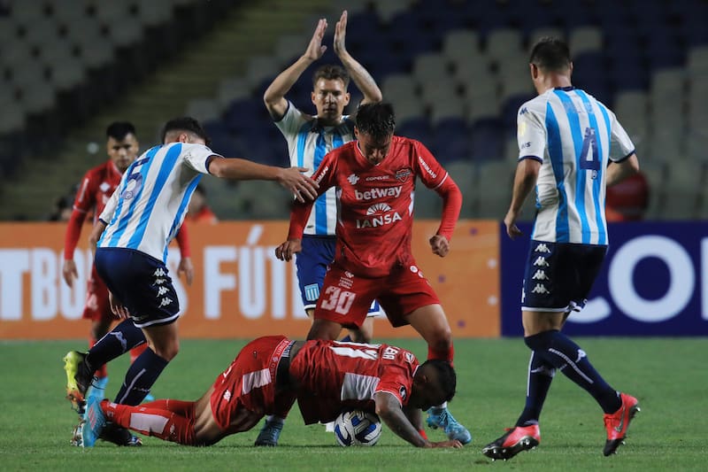 Racing venció por 4-0 a Ñublense en el estadio Presidente Perón.