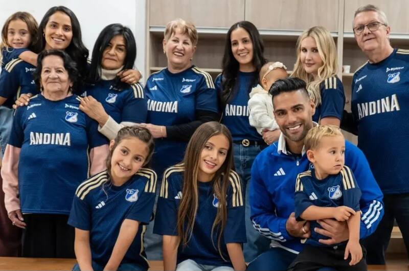 La familia del colombiano fue traslada de urgencia al hospital debido a una intoxicación. Créditos: @falcao.