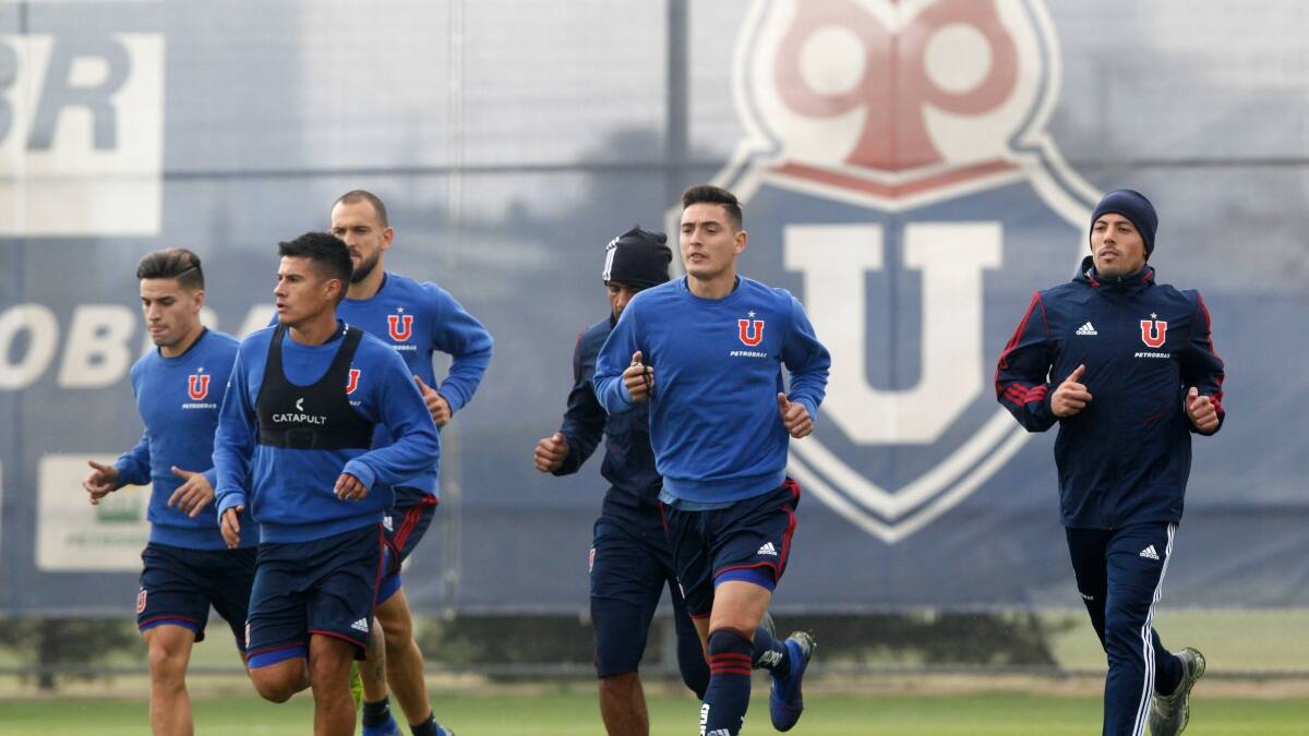 “Pude jugar en el extranjero, pero preferí fichar en la U; al comienzo me amenazaron”