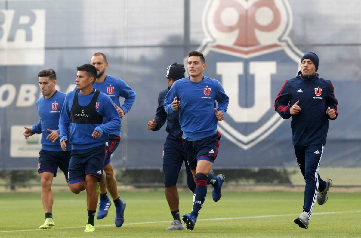 “Pude jugar en el extranjero, pero preferí fichar en la U; al comienzo me amenazaron”