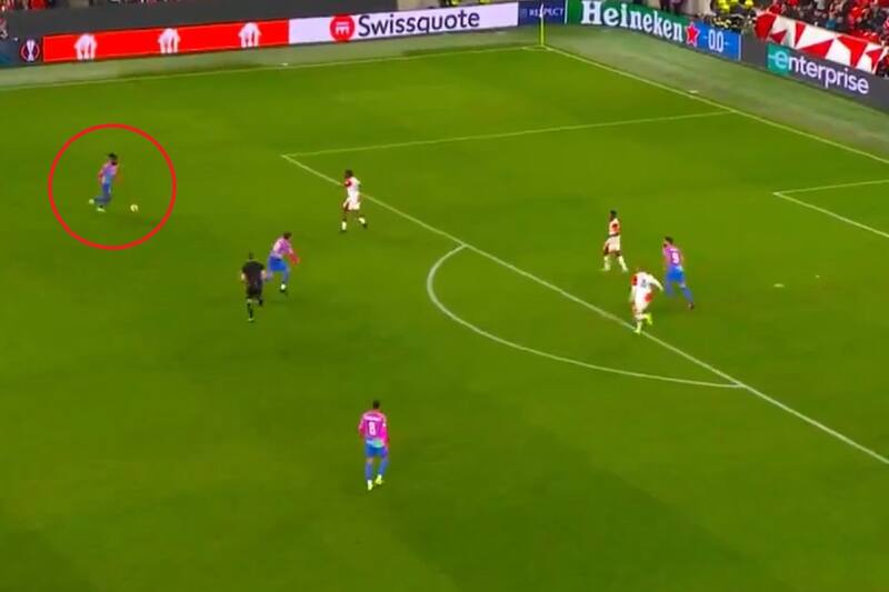anotó un golazo para el Milán en Europa League.