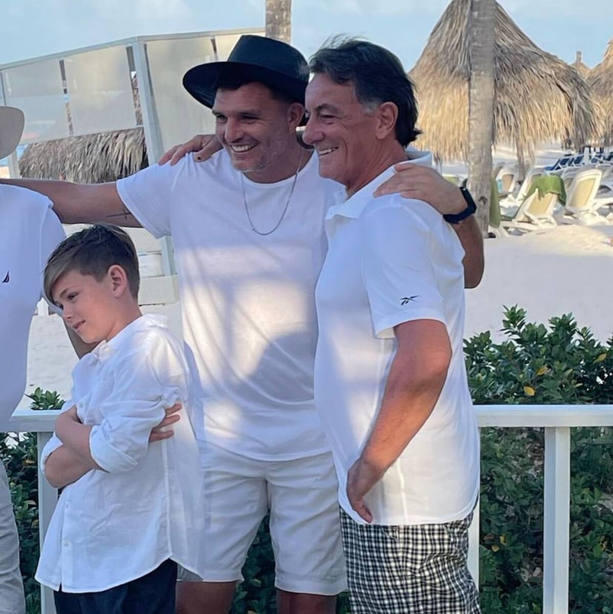 La postal de Rafael Olarra con su suegro. Foto: Instagram.