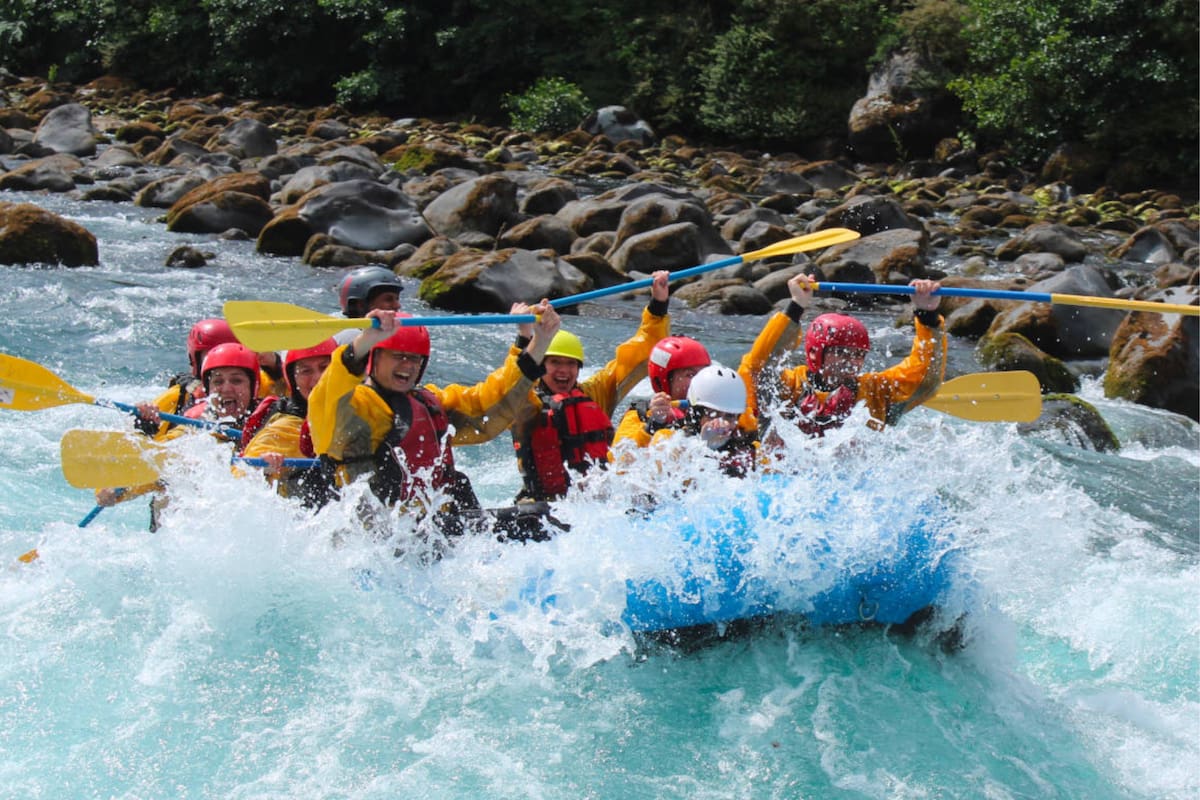 La actividad consiste en descender por tramos del río rodeado de volcanes como el Osorno, Calbuco y Puntiagudo.
Foto: TerrasurEcoaventura.cl