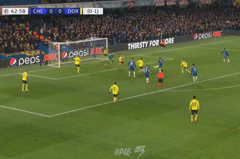 Raheem Sterling puso el 1-0 en favor del Chelsea.