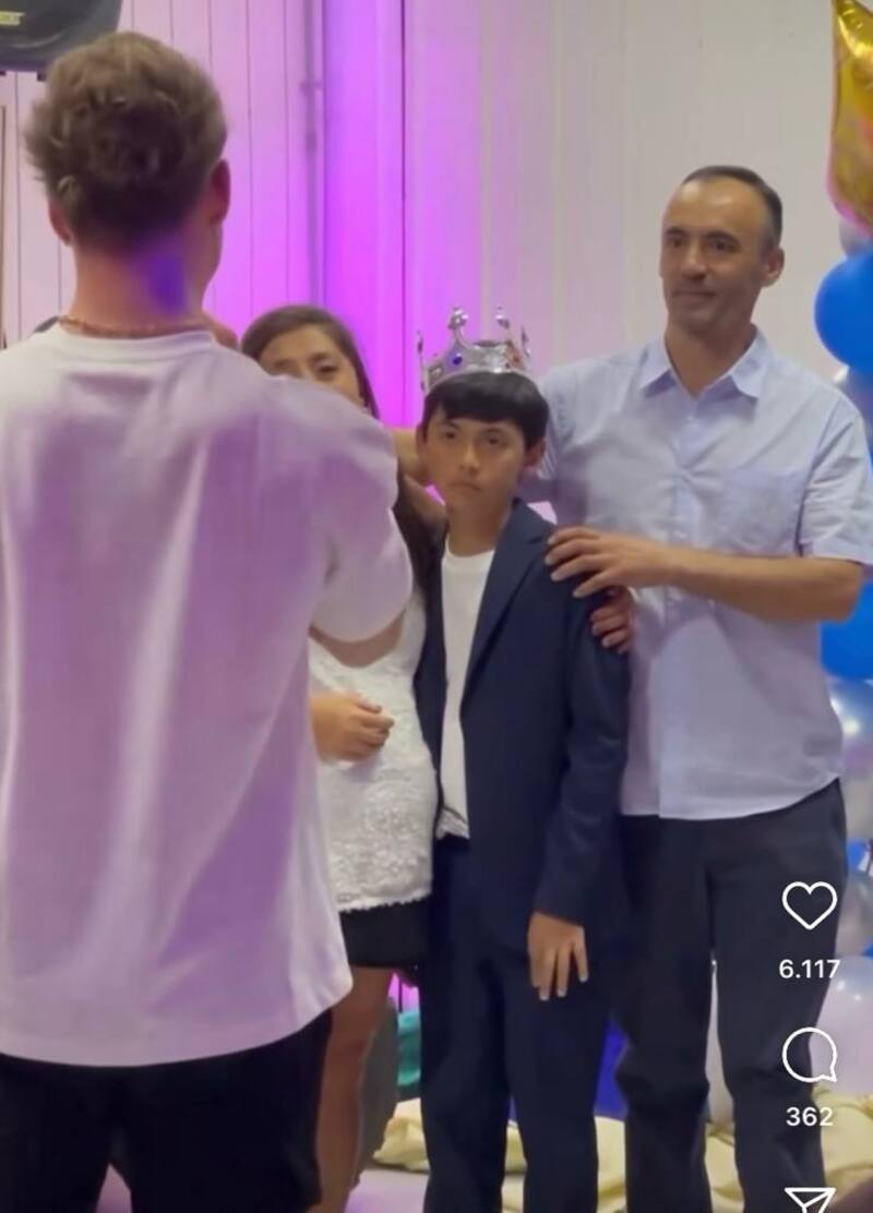 El exparticipante le regaló una cuatrimoto a hijo de Pincoya.