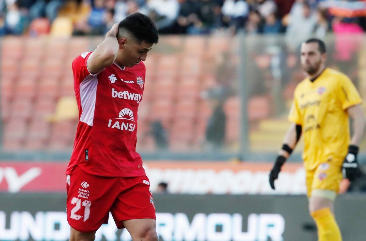 “No tuve mala intención”: Catuto Rebolledo sacó la voz luego de lesionar gravemente a Eugenio Mena