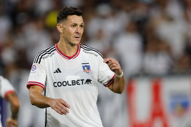 Ramiro González podría sumarse a la lista de descartados por lesión en Colo Colo. Foto: Agencia Aton.
