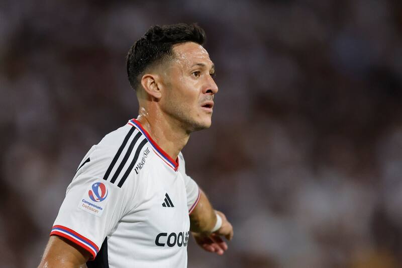 cortado completamente en Colo Colo.