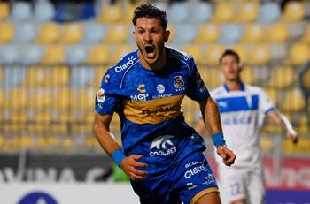 Pese a estar suspendido: la ANFP autoriza a Ramiro González para jugar contra la UC