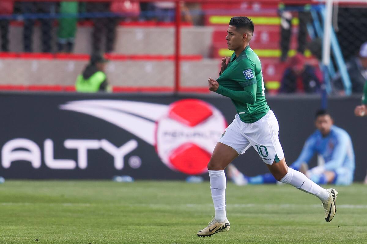 Ramiro Vaca festejando su gol a Venezuela. Foto: EFE
