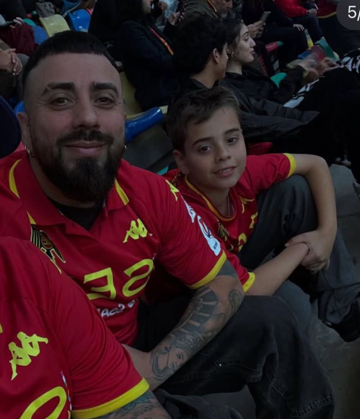 Con su hijo viendo a Unión Española.