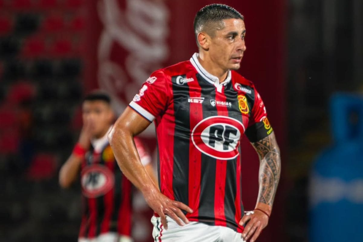 La desazón cunde en el Maule. 15 partidos jugados, solo tres puntos. La cosa pinta muy negra.