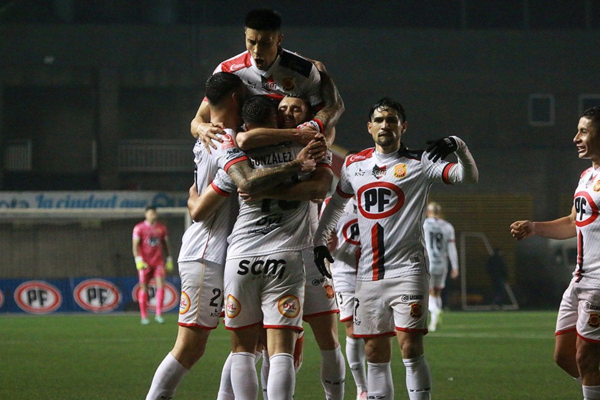 Rangers de Talca buscará hacerse fuerte en el Estadio Bicentenario La Granja.
