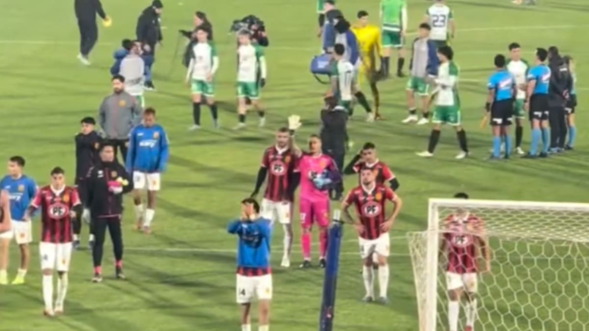VIDEO | Hinchas de Rangers se aburren del plantel y los llenan de insultos tras nueva derrota: “Hijo de...”