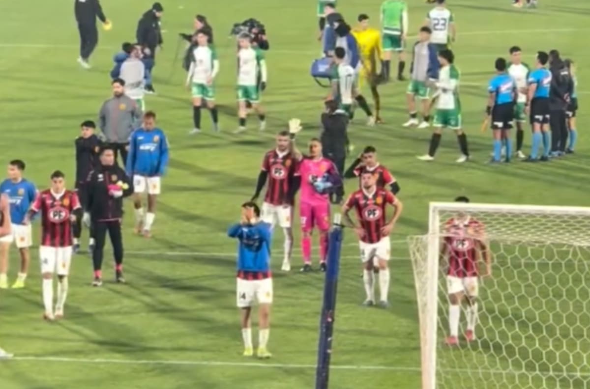 VIDEO | Hinchas de Rangers se aburren del plantel y los llenan de insultos tras nueva derrota: “Hijo de...”