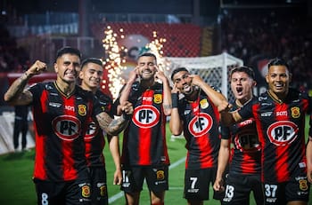 Un formado en la UC y otro en la U: los 2 primeros jugadores que saldrían de Rangers para 2026