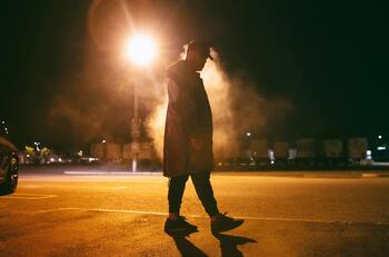 Estos son los 10 países donde más inseguridad se siente al caminar solo de noche: Chile está en el ranking