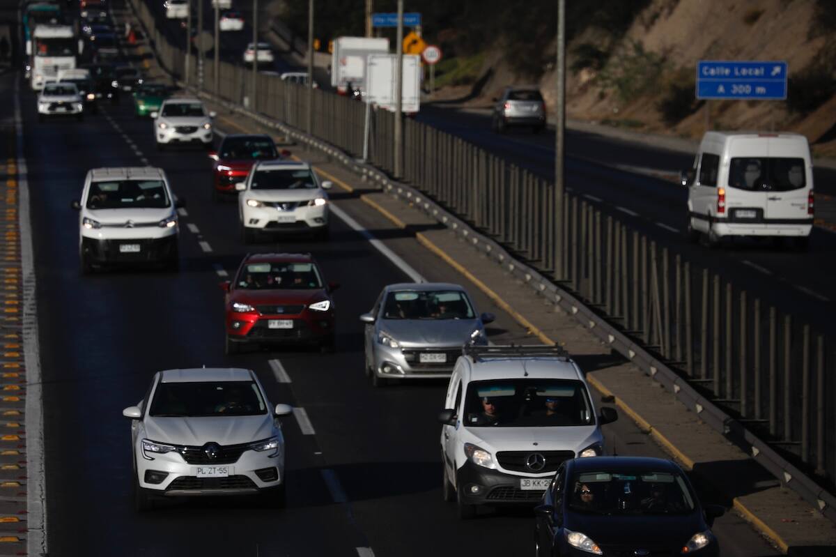 Conoce si Chile está o no en los primeros lugares del ranking de cantidad de autos por número de habitantes.