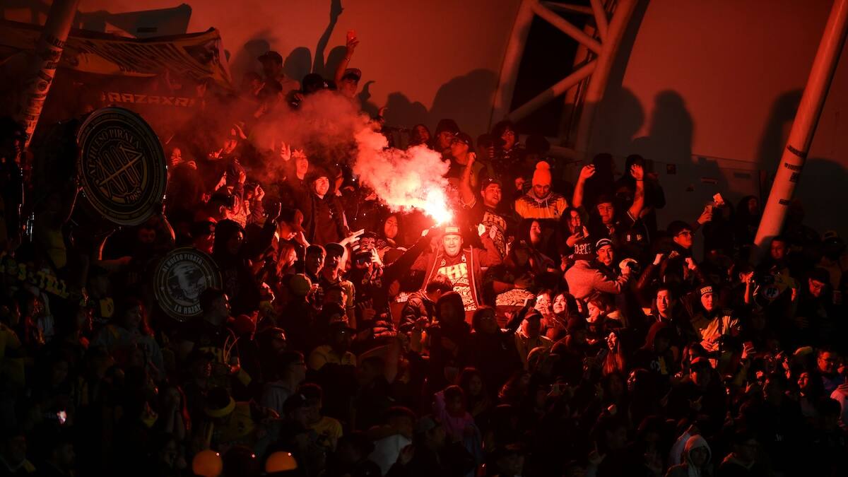 Con una sorpresa detrás de los grandes: los 10 equipos del fútbol chileno que más hinchas llevaron al estadio en 2025