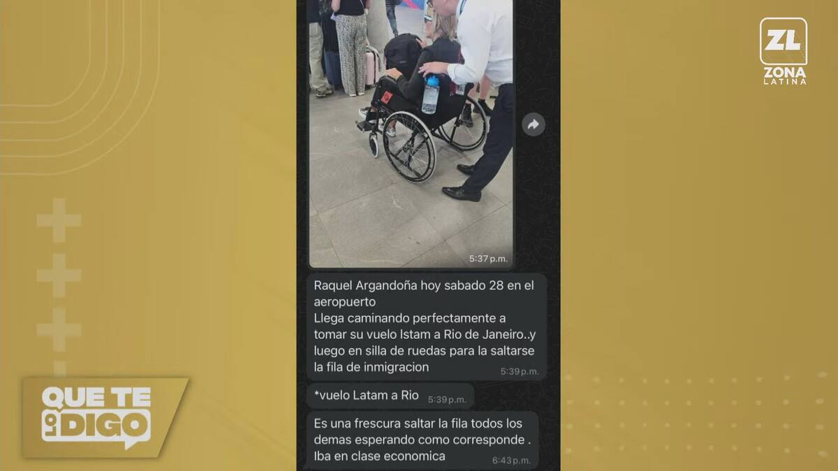 habría sido vista en el Aeropuerto de Santiago en silla de ruedas