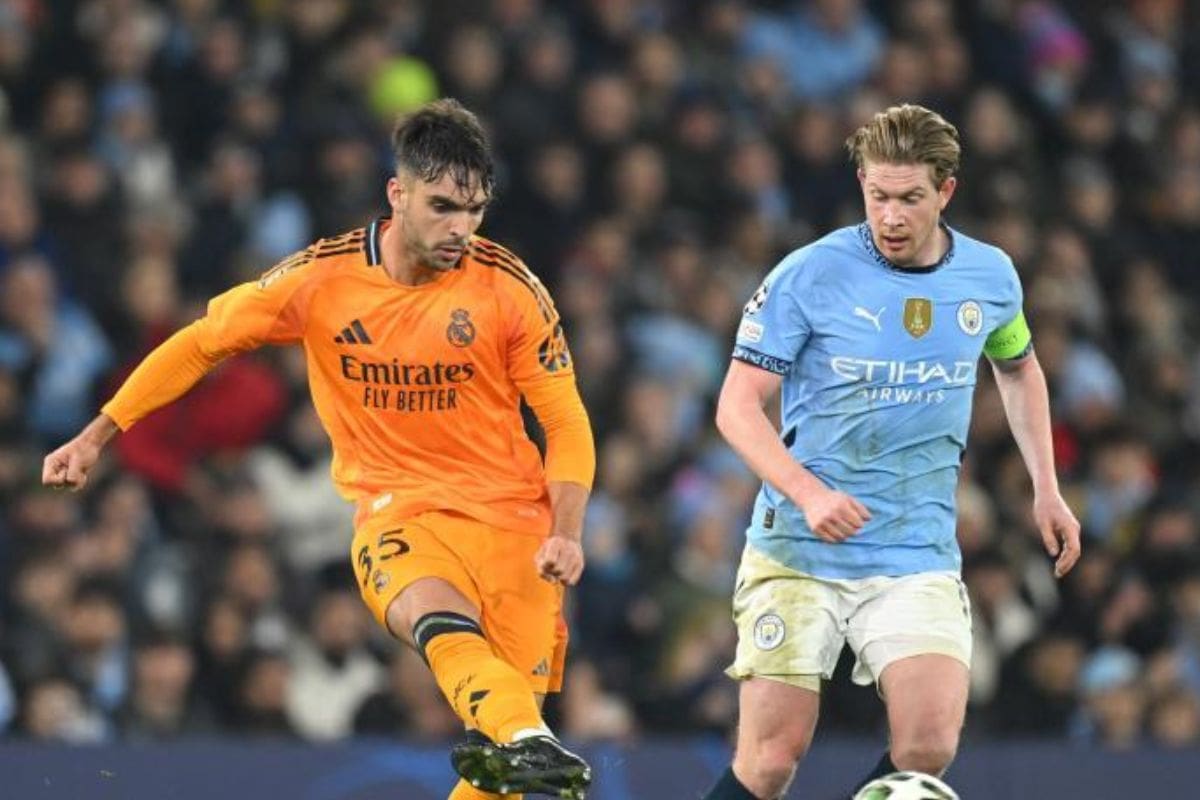 El jugador español enfrentándose a Kevin de Bruyne en el partido de ayer.