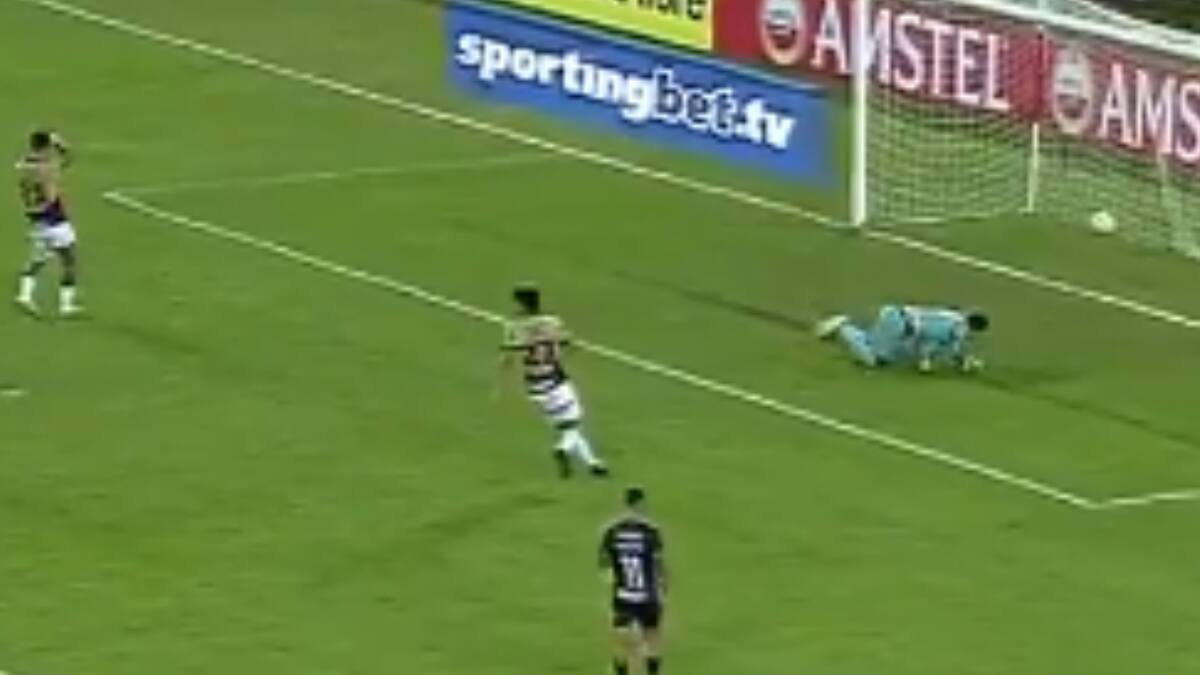 Raúl Olivares vivió un infierno en Copa Libertadores: sufrió goleada y su equipo quedó virtualmente eliminado