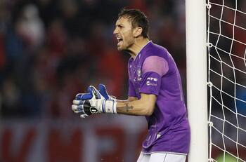 Sonríe Domingo Sorace: Santiago Wanderers ficha a experimentado portero nacional