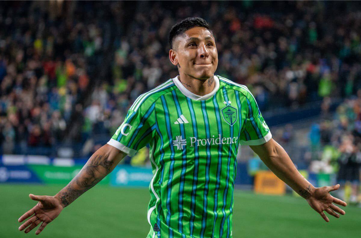 VIDEO | Raúl Ruidíaz genera locura en Estados Unidos con golazo desde mitad de cancha: “No hay muchos como él”