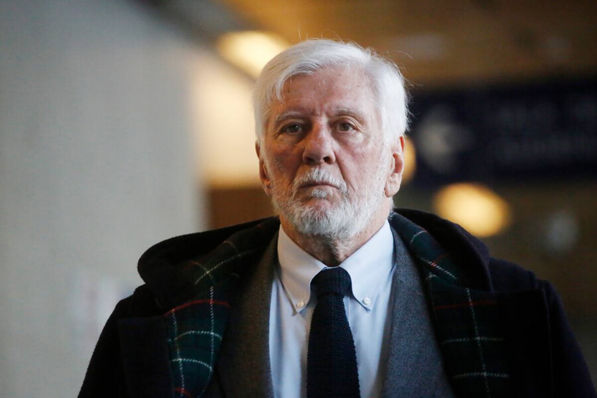 La medida se tomó por los delitos de fraude al fisco, asociación ilícita y lavado de activos mientras estaba al frente de la municipalidad de Vitacura.